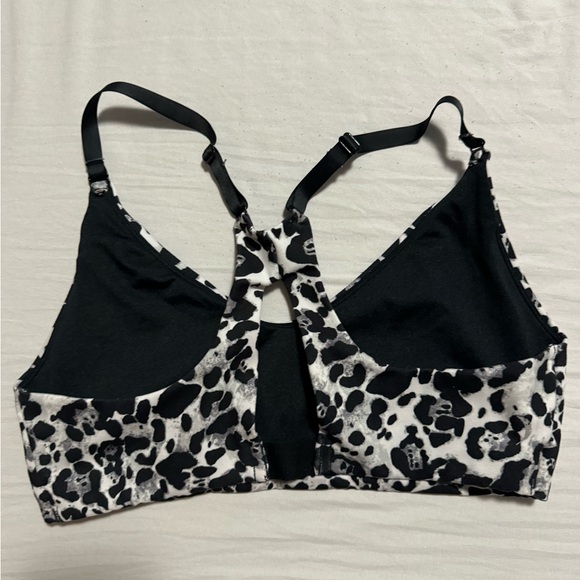 Sports bra - Picture 2 of 3